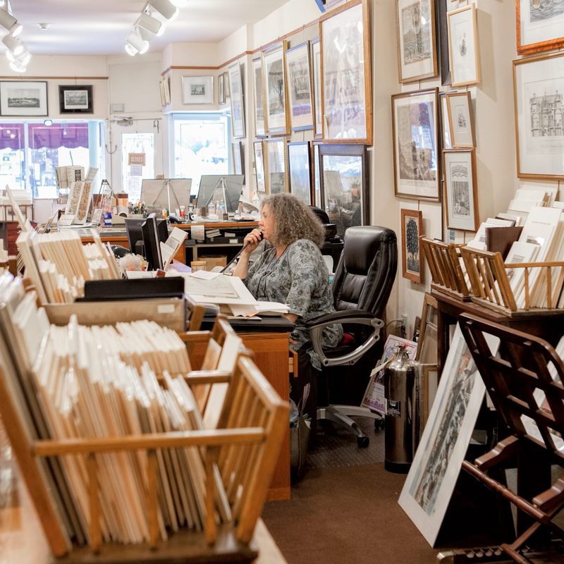 Lisa Jane Toczek ’83 in the Philadelphia Print Shop