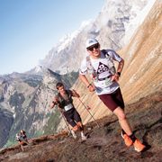 Drew Holmen ’14 and others running a 62-mile footrace through the Alps