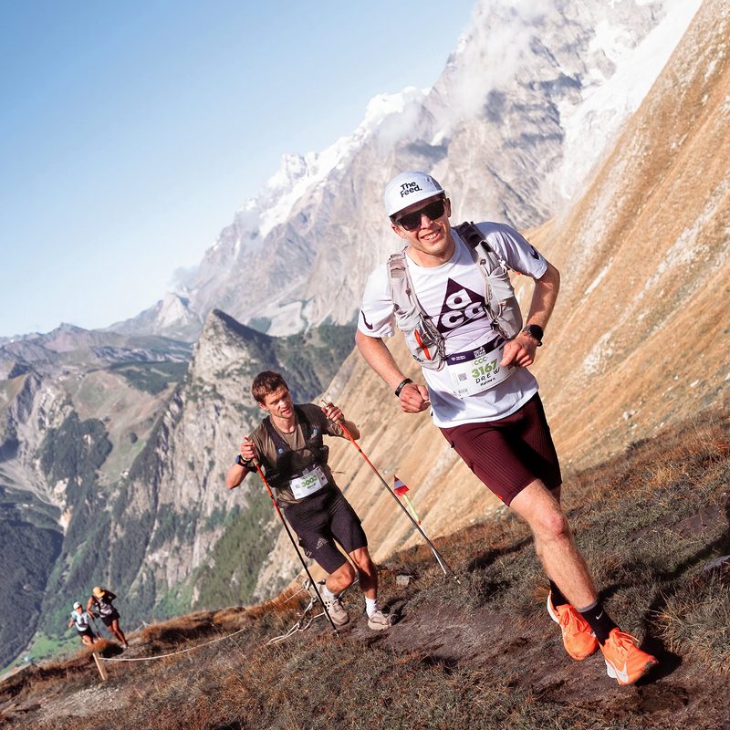 Drew Holmen ’14 and others running a 62-mile footrace through the Alps