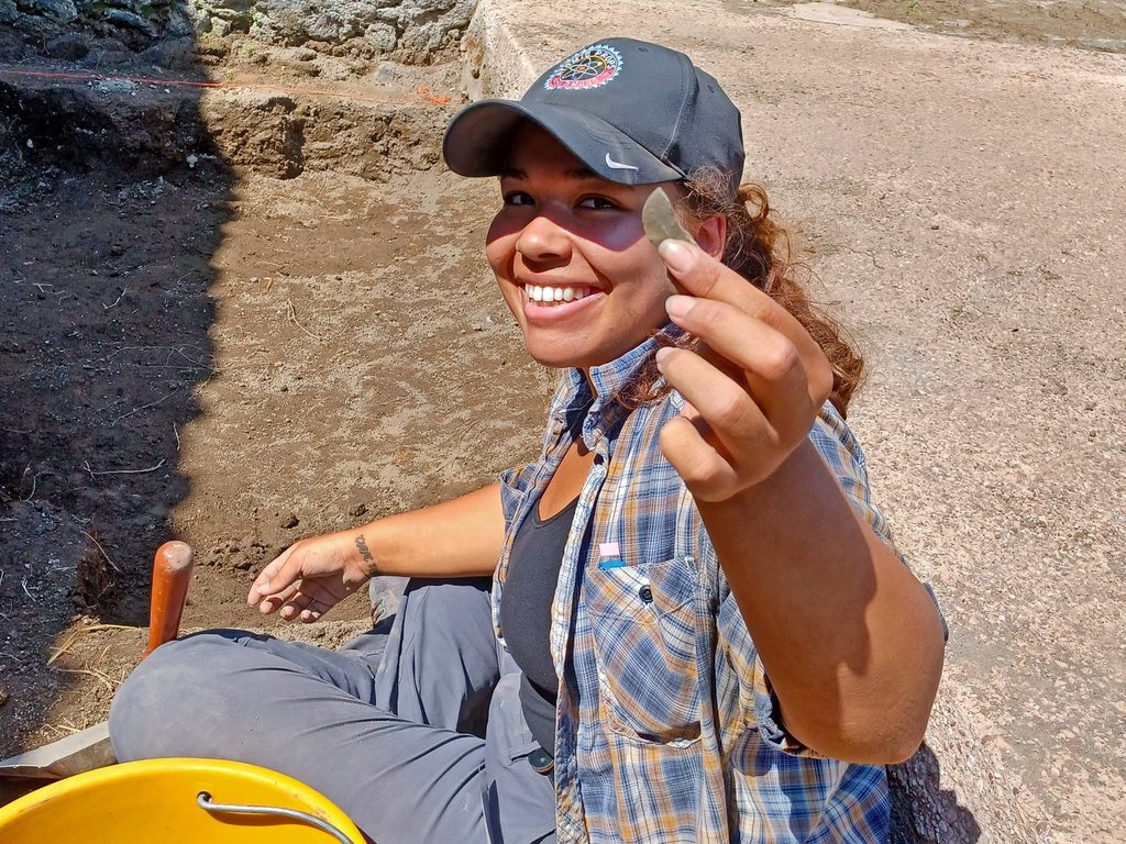 Sidra Michael ’23 at an archaeological site in Pompeii, Italy