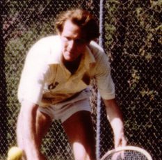 Sauter leans low for a tennis baseline return