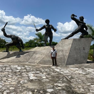 Slave revolt statue