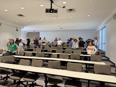 Students playing an icebreaker game at the Savvy Shopping on a College Budget SES Workshop. 