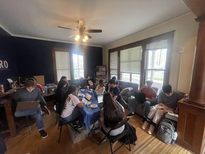 Students completing their iGrad and creating community at the iGrad & Ice Cream Event